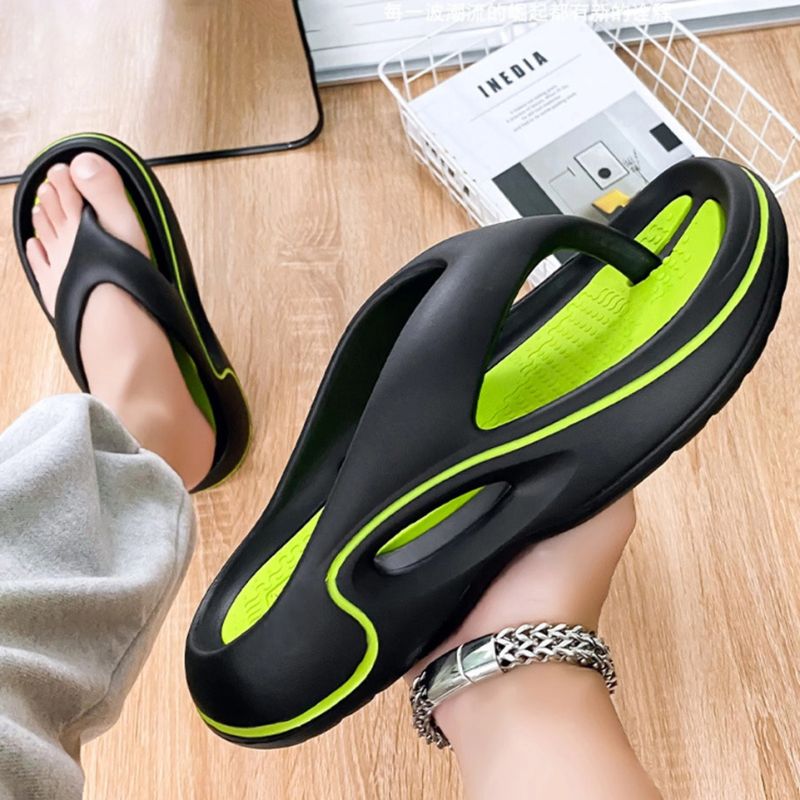CloudRift™ – Ergonomische Slippers van Inicala.nl in zwart met limoengroene zool. Licht, stijlvol en gemaakt voor maximaal comfort bij elke stap — perfect voor binnen of buiten.