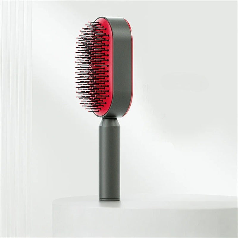 De SwiftBrush™ Zelfreinigende Massage Haarborstel in een opvallend zwart en rood ontwerp combineert stijl met functionaliteit, perfect voor dagelijks gebruik en eenvoudig schoon te maken met één druk op de knop.