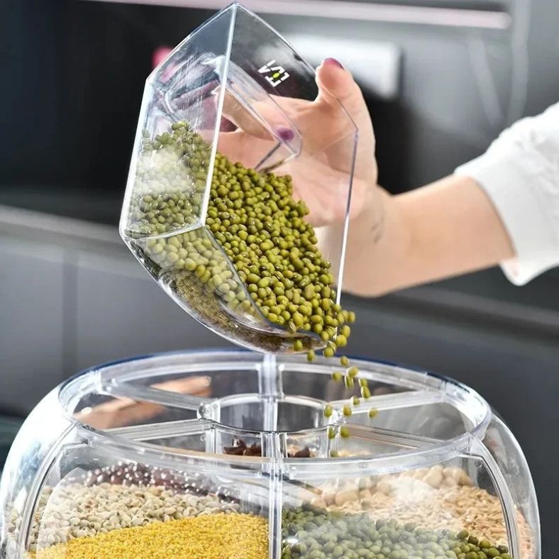 Dispello™ van Inicala.nl wordt bijgevuld met groene bonen – toont het navullen via het afneembare deksel van de 6-in-1 voedselcontainer voor slimme en hygiënische opslag.