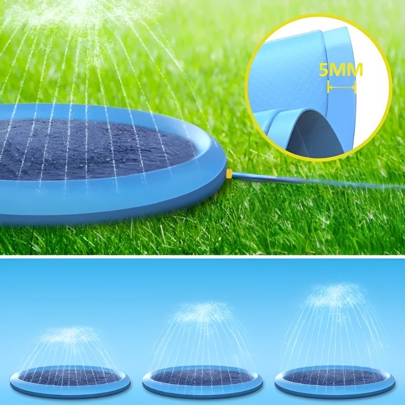 Een blauwe SplashPad™ FonteinMat ligt op gras, met waterstralen die omhoog spuiten. Een ingezoomd detail toont de 5 mm dikke rand, en verschillende matten tonen variabele sproeistanden. Perfect voor speelse verkoeling op warme dagen. inicala.nl