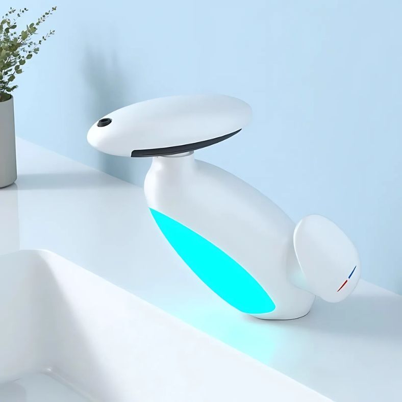Flowsense™ kraan in wit design met blauwe LED-verlichting – geeft direct de watertemperatuur aan. Strak, veilig en modern. Verkrijgbaar op Inicala.nl.