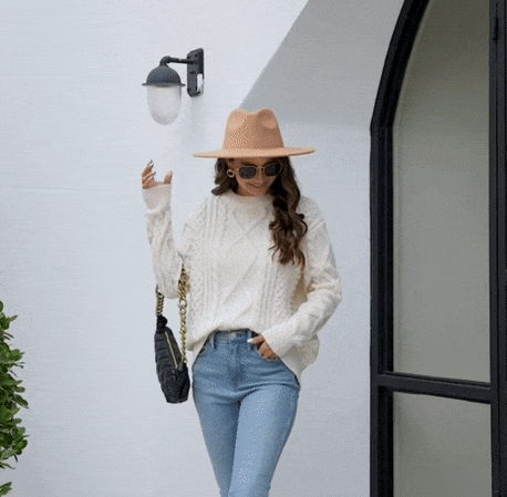 Mia™ Retro Sweater - Zachte en stijlvolle gebreide trui met een klassiek kabelpatroon, verkrijgbaar op Inicala.nl. Comfortabele pasvorm met trendy lange mouwen.