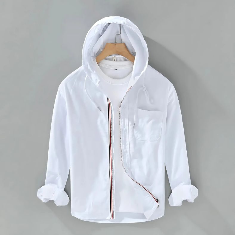 NOMORI™ – Linnen Hoodie met capuchon en opgestroopte mouwen in fris wit, ideaal voor zomerse laagjeslooks. Te koop via Inicala.nl.