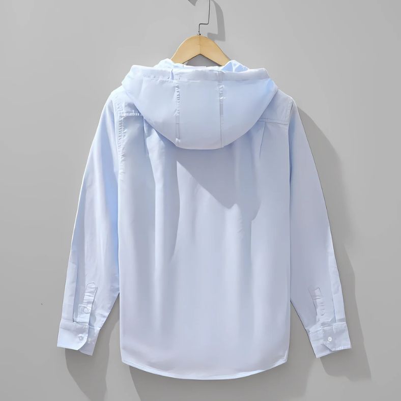 NOMORI™ – Linnen Hoodie met capuchon in lichtblauw, ontspannen pasvorm en knoopsluiting, gefotografeerd op hanger – verkrijgbaar via Inicala.nl voor moderne, stijlvolle mannen.