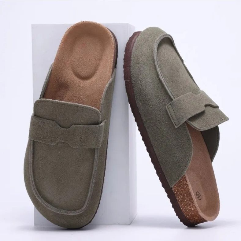 Nuvano™ – Suède Loafer-Clogs met Orthopedisch Comfort van Inicala.nl, met zachte binnenzool en stevige kurkzool – stijlvol comfort voor elke stap.