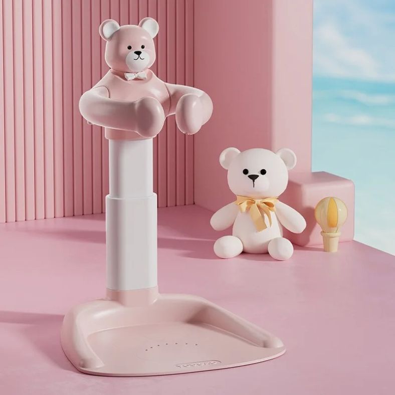 Roze Lumboo™ – Veilig Staand Badrek voor Kleintjes van Inicala.nl, met schattig beerdesign voor extra geborgenheid. Biedt jonge kinderen veiligheid en ondersteuning tijdens het douchen of omkleden.