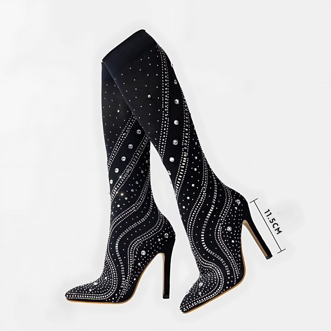 Zwarte StellaVogue™ Boots Kniehoge Glamourlaarzen van Inicala.nl met glinsterende strass, puntige neus en hoge stilettohak van 11,5 cm. Luxueuze laarzen die elke look direct glamour geven.