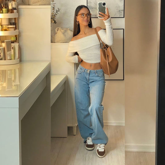 Amara Retro-Low Jeans  Modern Comfort in een Retro Stijl. Een stijlvolle lichtblauwe jeans met een lage taille en een ontspannen fit, perfect voor een casual of trendy look. Geschikt voor elke gelegenheid. Ontdek meer op Inicala.nl.