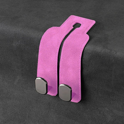 HangEase™ Organizer in opvallend roze suède – luxe dubbele autostoelhaak voor tassen en accessoires, praktisch en stijlvol. Te koop bij Inicala.nl.