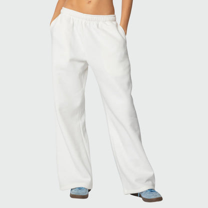 Luna Ribbon Tracksuit - Elegantie in Comfort Witte broek met een losse pasvorm en blauwe strikdetails. Perfect voor een stijlvolle, comfortabele look. Shop nu op Inicala.nl!