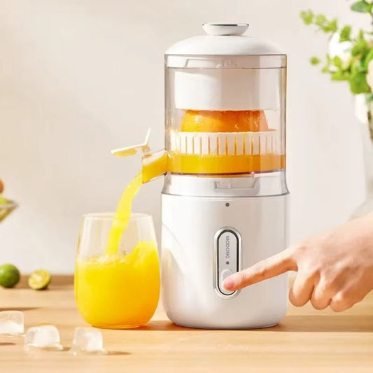 ZestPure™ maakt het eenvoudig om vers sap te persen met één druk op de knop. Geniet van versgeperste sappen zoals sinaasappel, citroen en meer, snel en zonder gedoe. Verkrijgbaar op Inicala.nl.