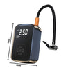 Compacte AirPump™ met een digitaal display dat 2,50 bar weergeeft. Afmetingen: 13 cm hoog en 10 cm breed. Voorzien van een flexibele slang met ventieladapter, ideaal voor eenvoudig en snel oppompen onderweg.